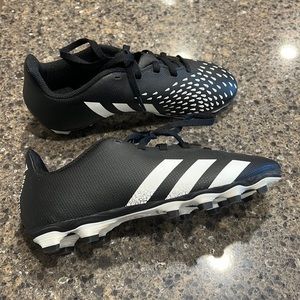 Adidas Predator Soccer cleats. US size 2. Worn once.